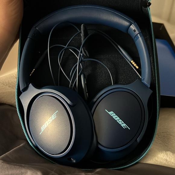 Bose SoundTrue Around-Ear II Wired Headphones - Picture 2 of 6